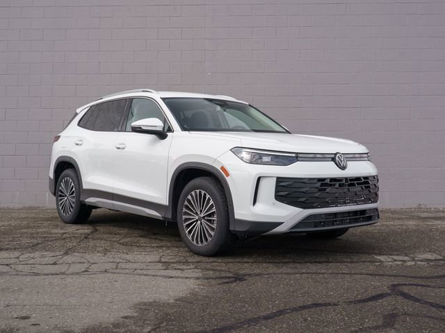 Used 2025 Volkswagen Tiguan S w/ 18" Wheel Package image 9