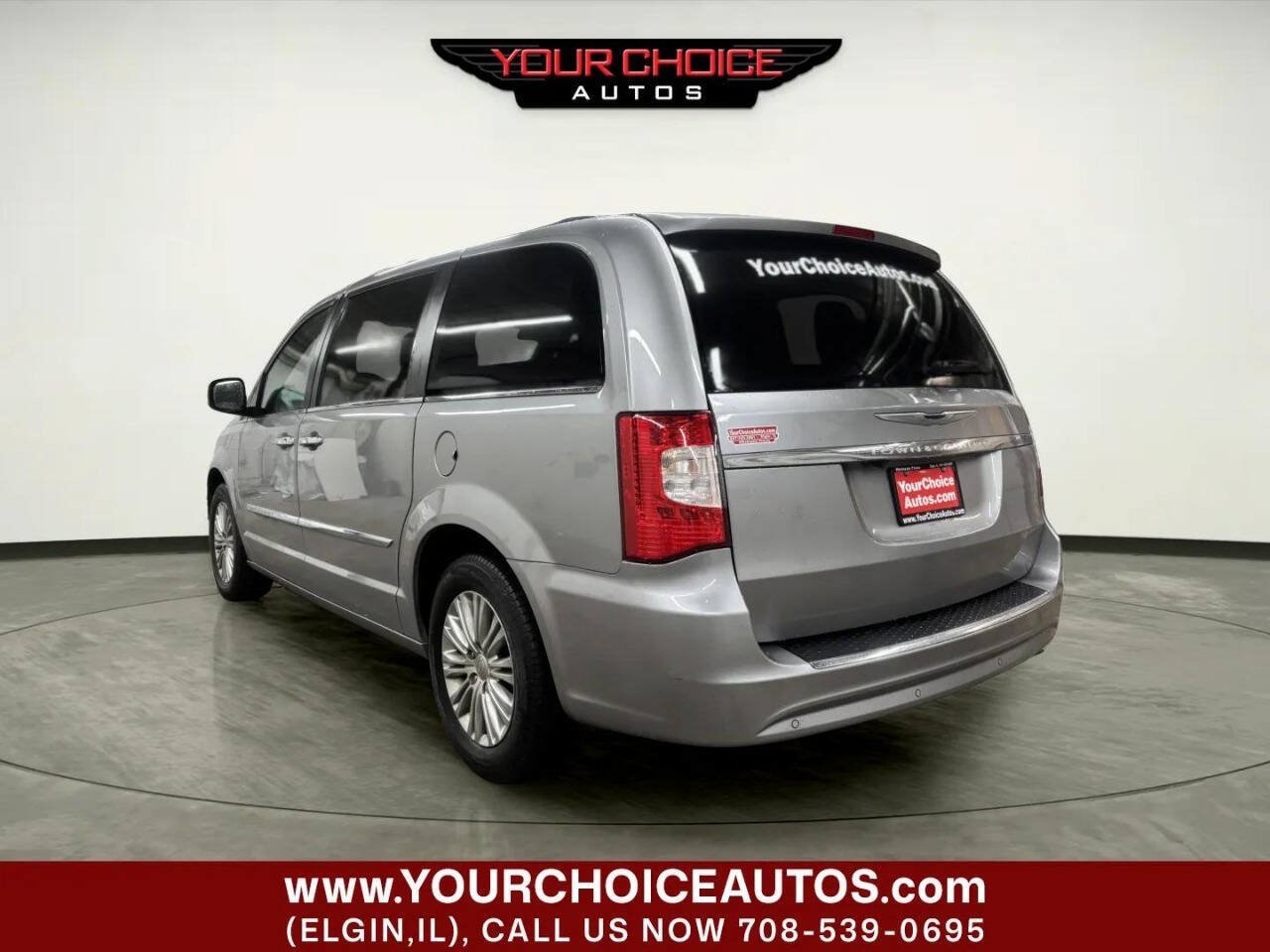 Used 2015 Chrysler Town & Country Touring-L w/ Driver Convenience Group FWD image 3