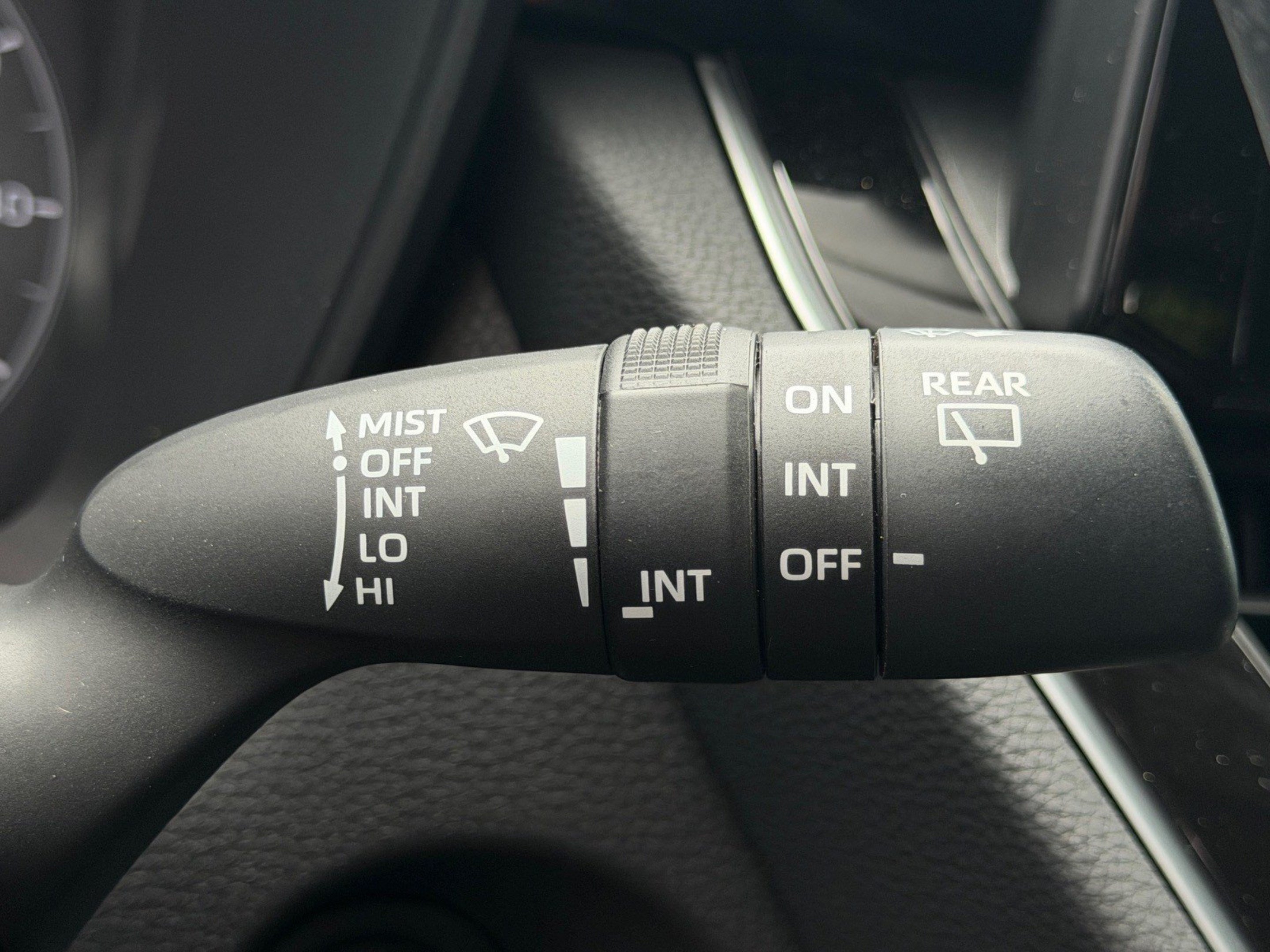 Used 2025 Toyota Corolla Cross LE FWD image 28