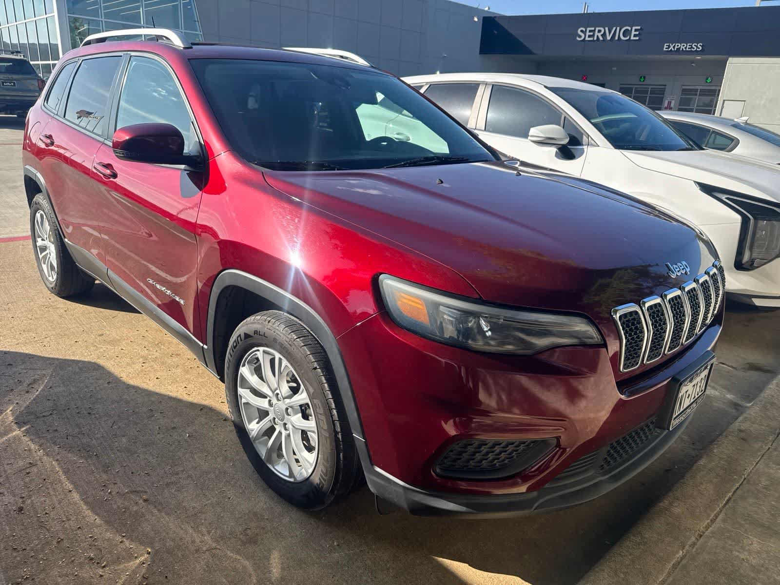 Used 2021 Jeep Cherokee Latitude FWD image 2