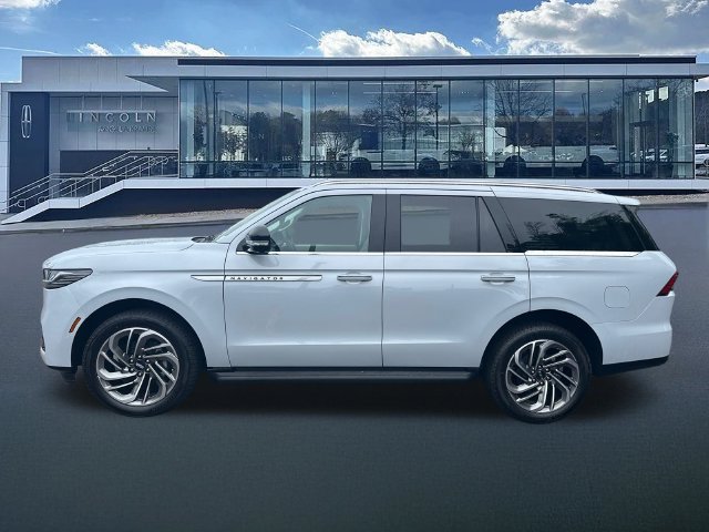 New 2026 Lincoln Navigator Premiere AWD/4WD image 4