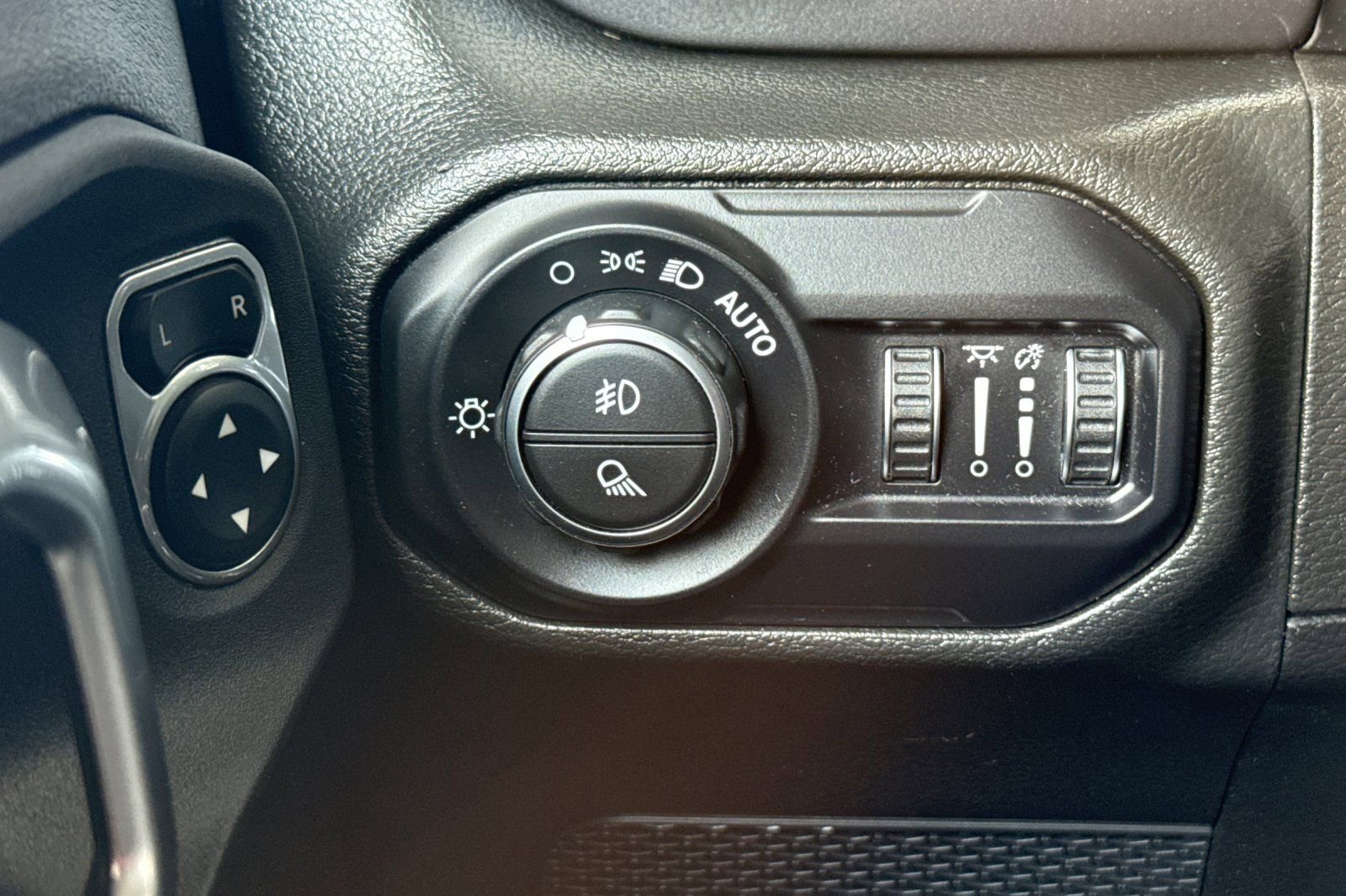 Used 2022 Jeep Gladiator Sport AWD/4WD image 40