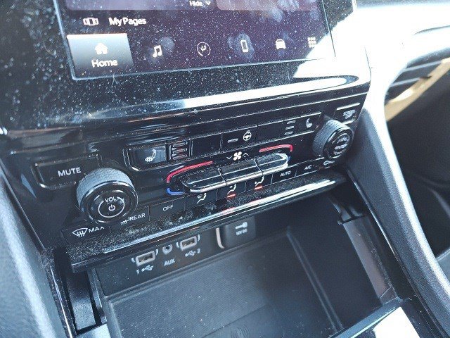 Used 2023 Jeep Grand Cherokee L Laredo image 24