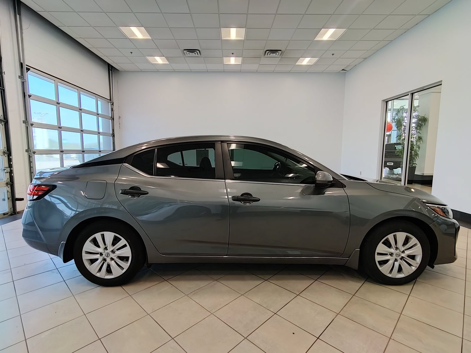 Used 2024 Nissan Sentra S FWD image 2