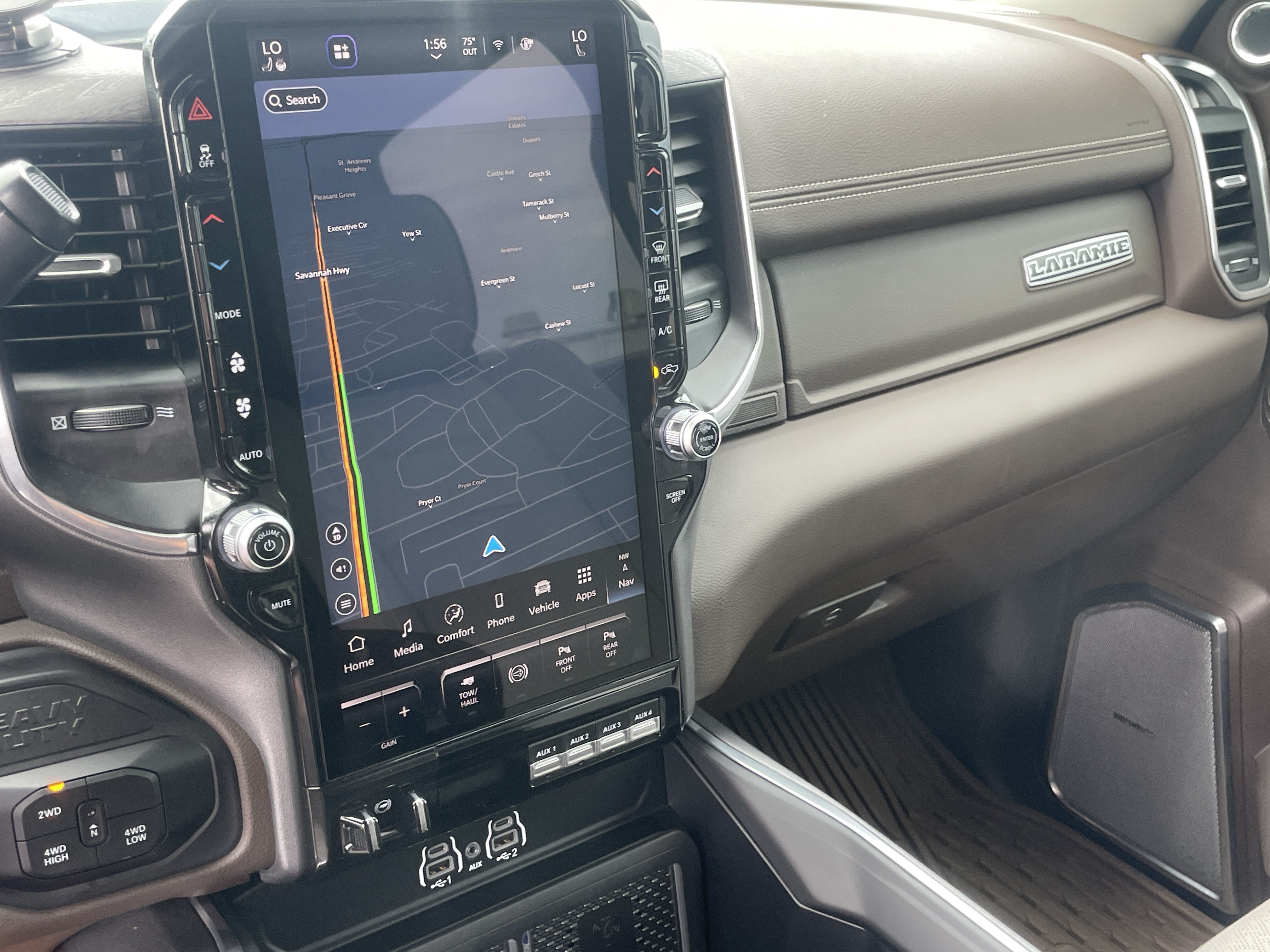 Used 2025 RAM 3500 Laramie AWD/4WD image 25