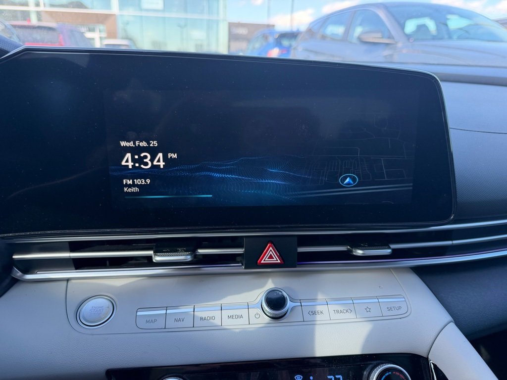 Used 2025 Hyundai Elantra Limited image 12