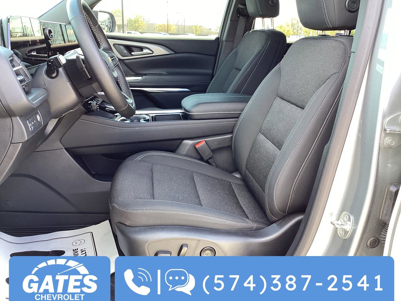 Used 2025 Chevrolet Traverse LT w/ Driver Confidence Package image 16