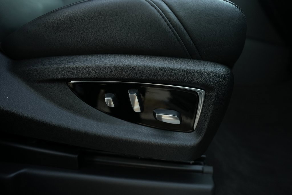 Used 2020 Cadillac Escalade ESV 4WD image 41