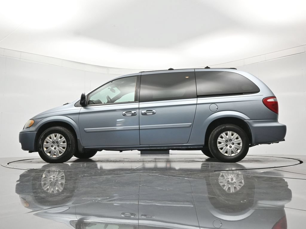 Used 2005 Chrysler Town & Country LX w/ Popular Equipment Group II FWD image 41
