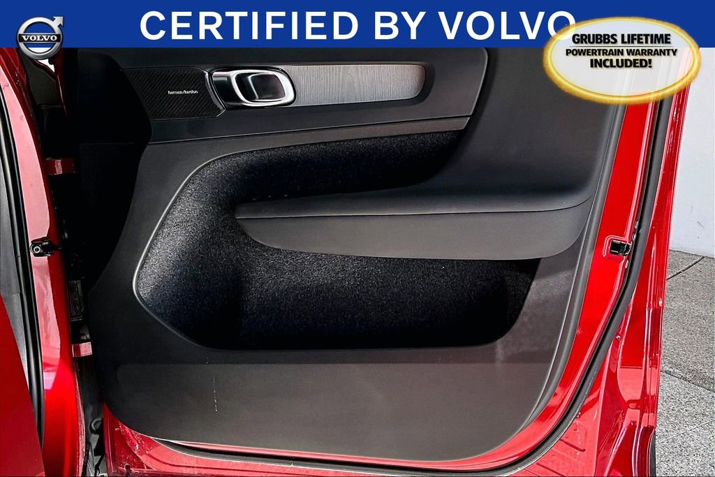 Certified 2023 Volvo XC40 B5 Ultimate w/ Protection Package Premier image 26