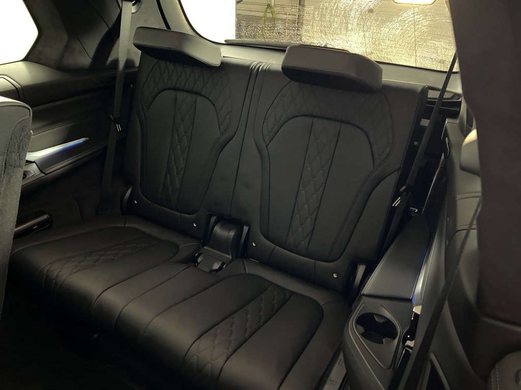 Used 2025 BMW X7 M60i w/ Climate Comfort Package image 23