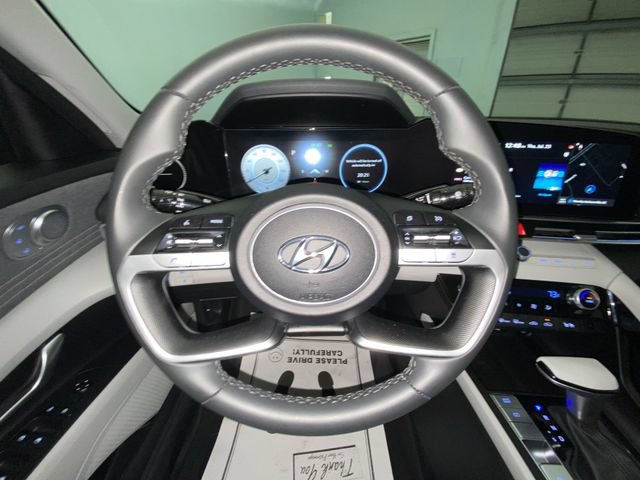Used 2023 Hyundai Elantra Limited FWD image 14
