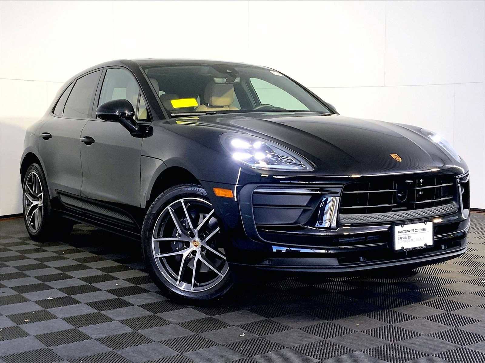 Certified 2025 Porsche Macan image 9
