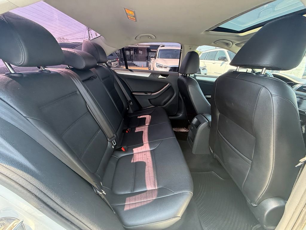 Used 2017 Volkswagen Jetta SE image 21