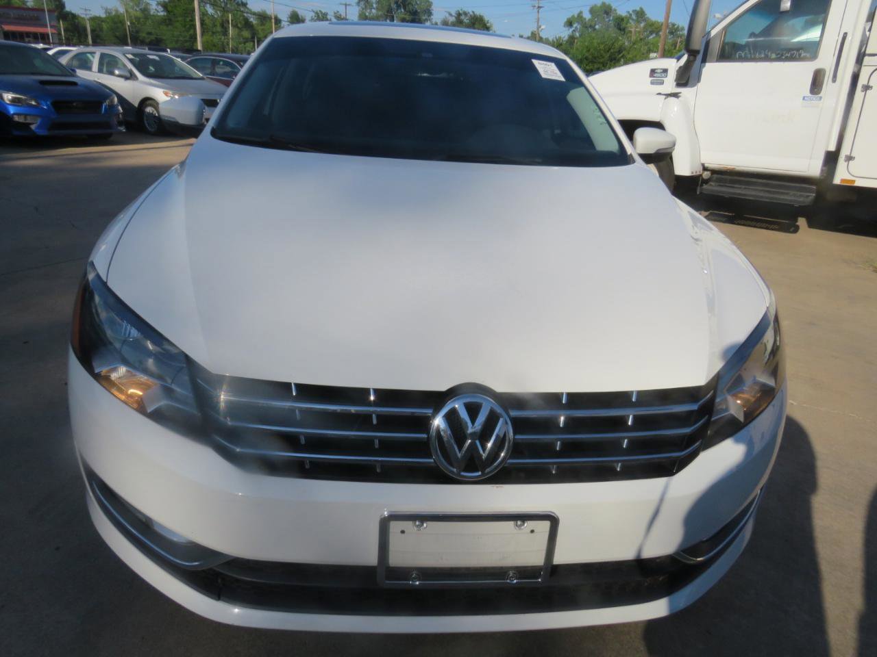 Used 2013 Volkswagen Passat TDI SEL Premium image 2