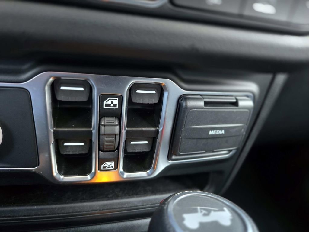 Used 2025 Jeep Wrangler Unlimited Sahara w/ Safety Group image 29