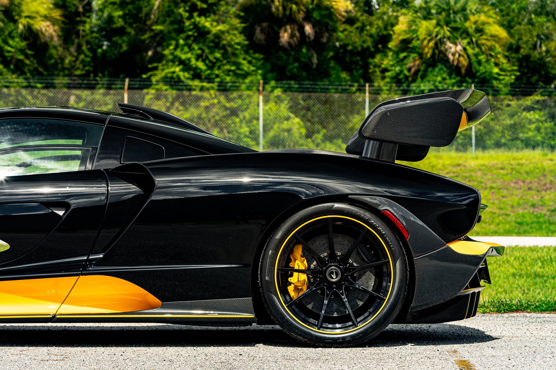 Used 2019 McLaren Senna image 95
