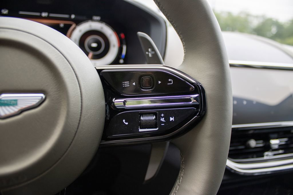 New 2025 Aston Martin DBX 707 image 12