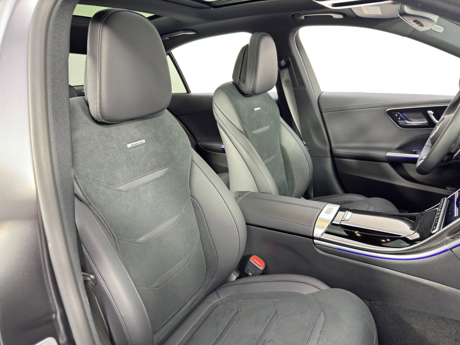 Used 2025 Mercedes-Benz C 36 AMG S image 42