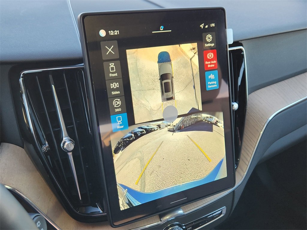 New 2026 Volvo XC60 B5 Plus w/ Climate Package image 8