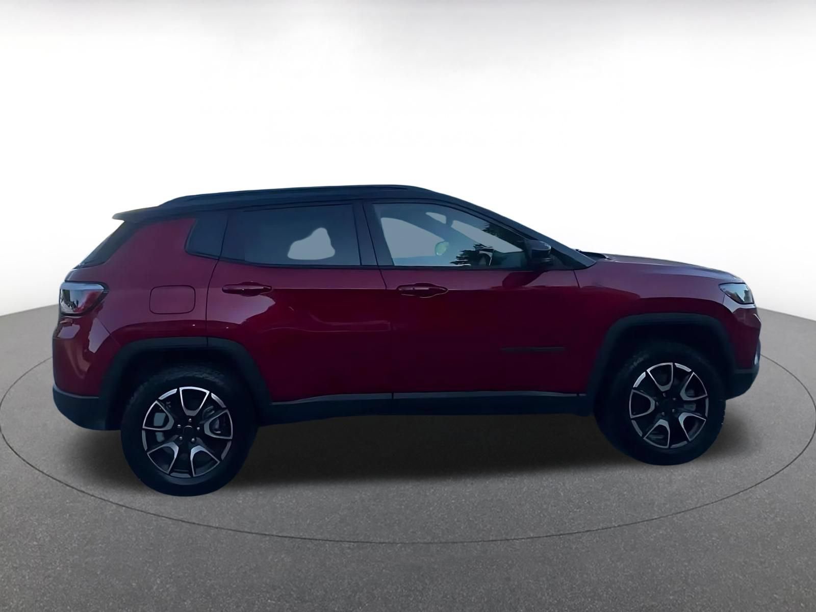 Used 2025 Jeep Compass Trailhawk AWD/4WD image 16