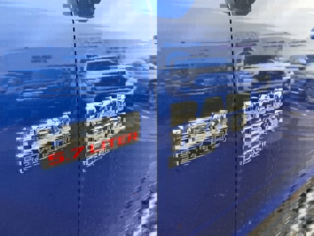 Used 2019 RAM 1500 Classic SLT w/ Luxury Group image 11