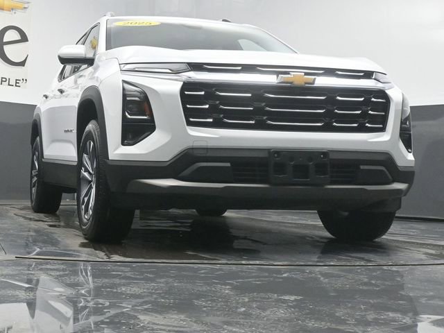 Used 2025 Chevrolet Equinox LT w/ Convenience Package II image 3