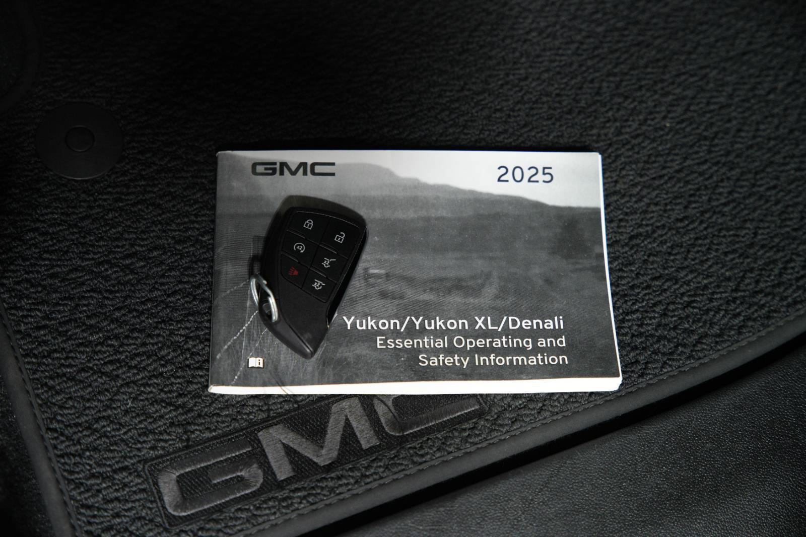 Used 2025 GMC Yukon Denali AWD/4WD image 22