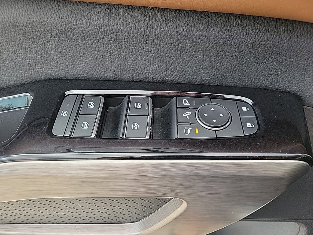 Used 2023 Nissan Pathfinder Platinum w/ Cargo Package image 35