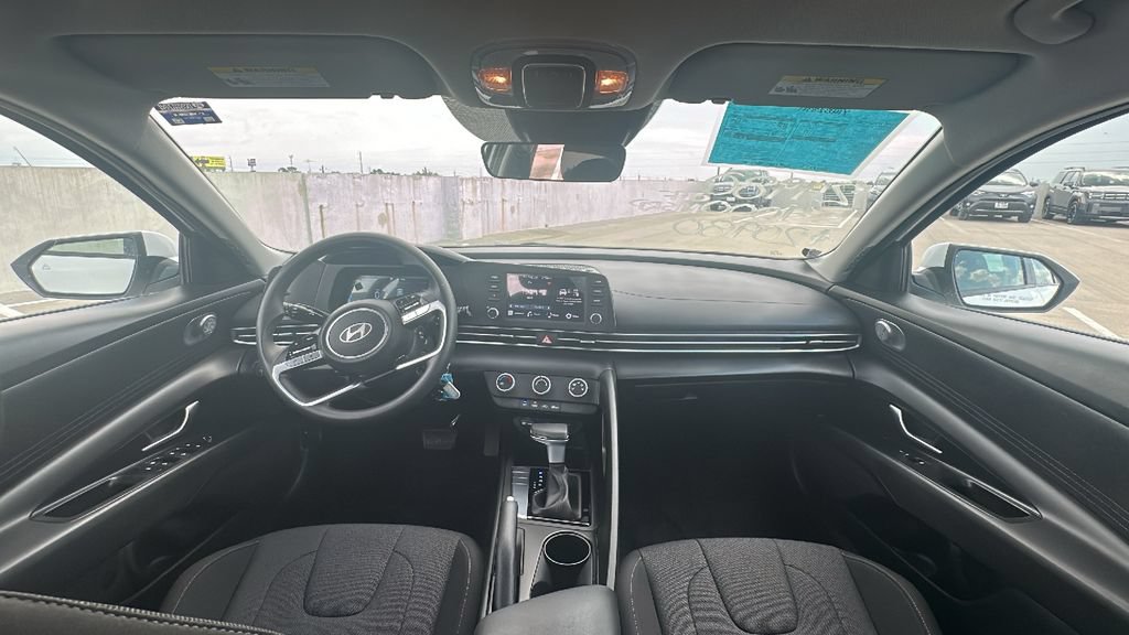Used 2026 Hyundai Elantra SE FWD image 21