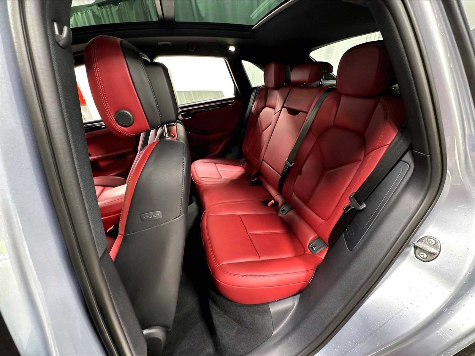 Used 2026 Porsche Macan AWD/4WD image 30
