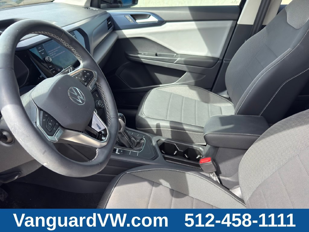 Used 2022 Volkswagen Taos SE w/ Driver Assistance Package FWD image 9