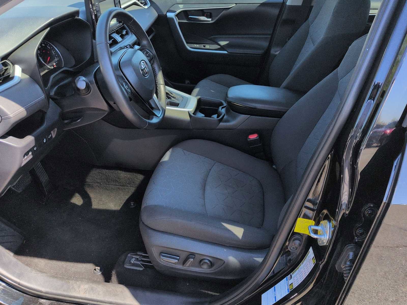 Used 2020 Toyota RAV4 XLE w/ Convenience Package image 17