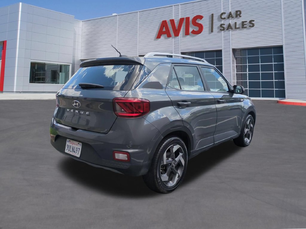 Used 2025 Hyundai Venue SEL FWD image 6