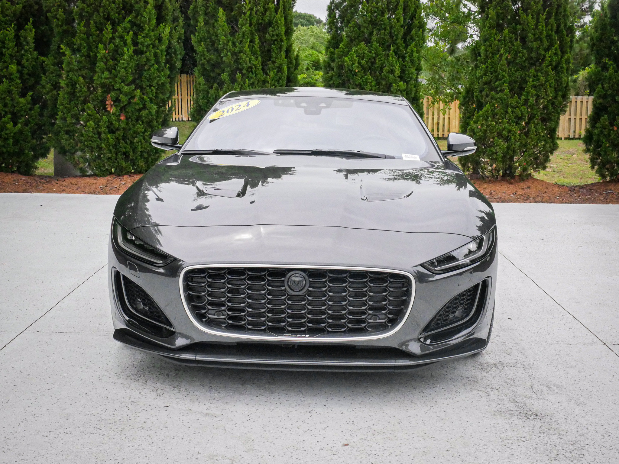 Used 2024 Jaguar F-TYPE Coupe AWD image 3