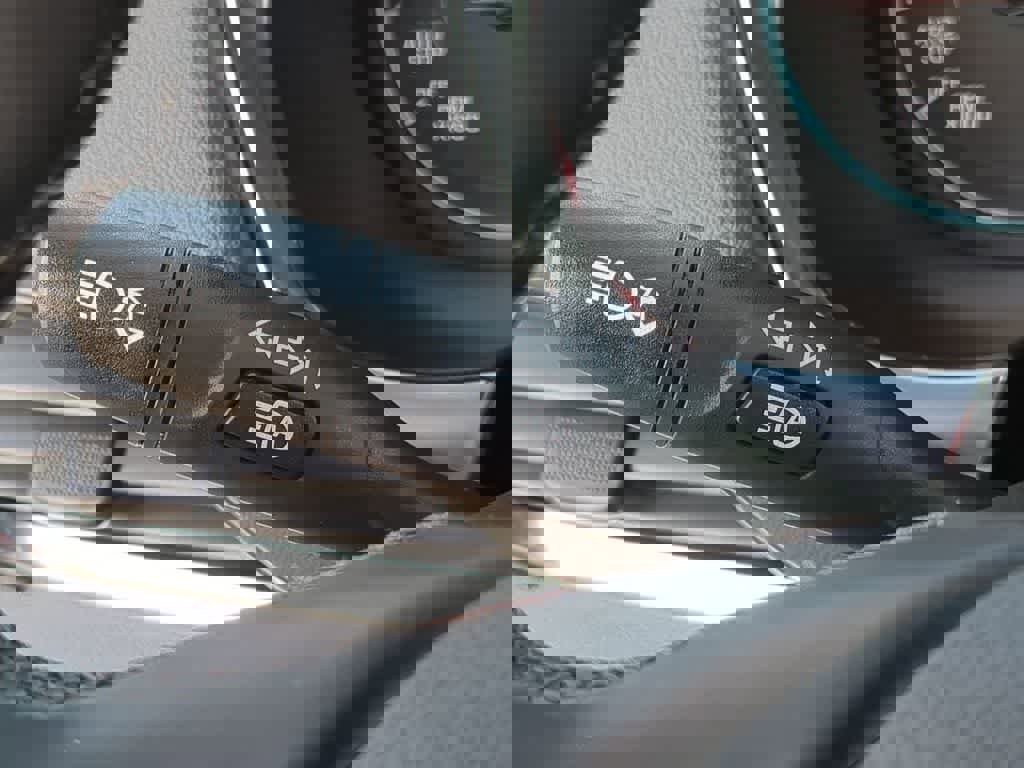 Used 2024 Chevrolet Traverse LT image 27