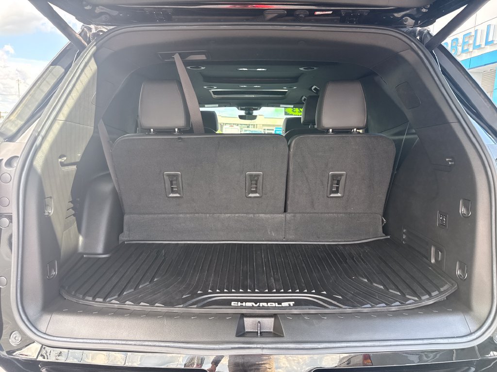 Used 2023 Chevrolet Traverse High Country FWD image 37