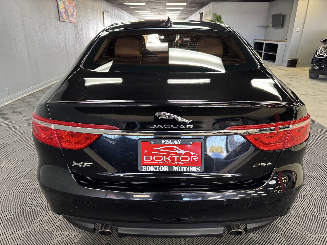 Used 2020 Jaguar XF Premium image 13