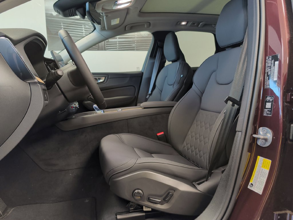 New 2026 Volvo XC60 B5 Plus w/ Protection Package Premier AWD/4WD image 16