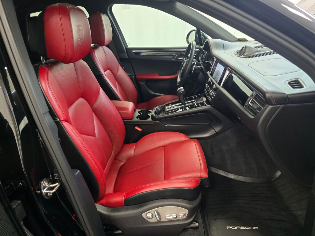 Certified 2024 Porsche Macan image 29