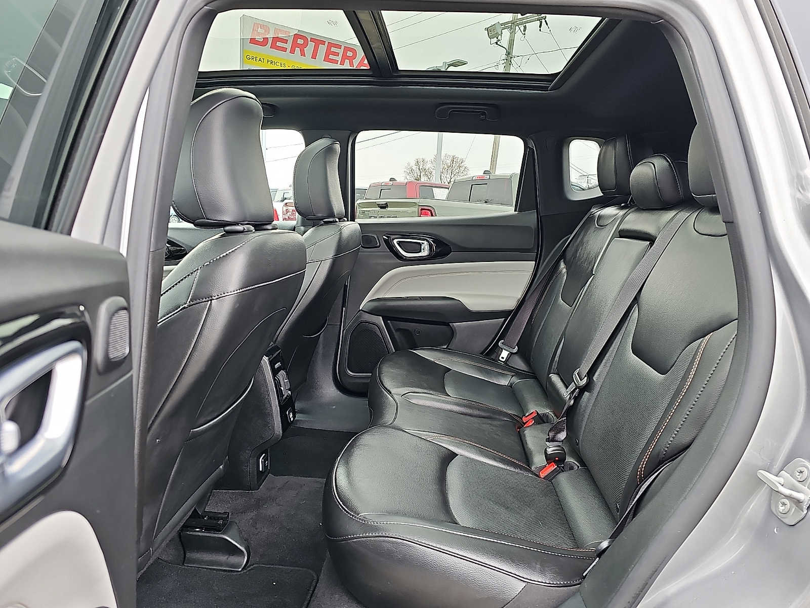 Used 2023 Jeep Compass Limited w/ Sun and Sound Group image 10