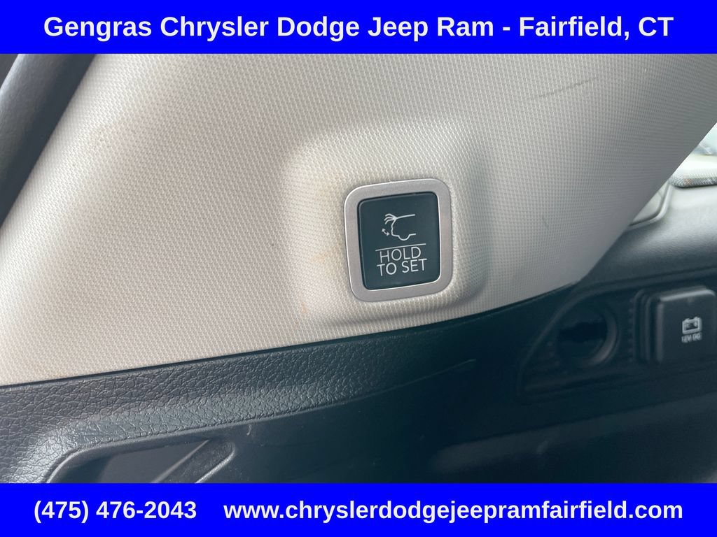 Used 2023 Jeep Grand Cherokee Limited w/ Luxury Tech Group II AWD/4WD image 28