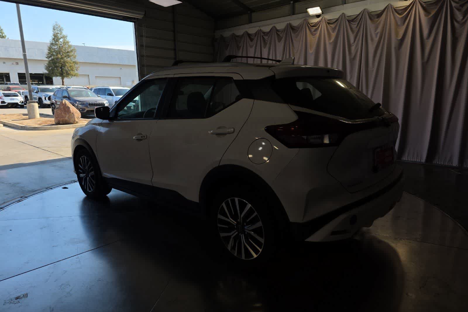 Used 2023 Nissan Kicks SV FWD image 7