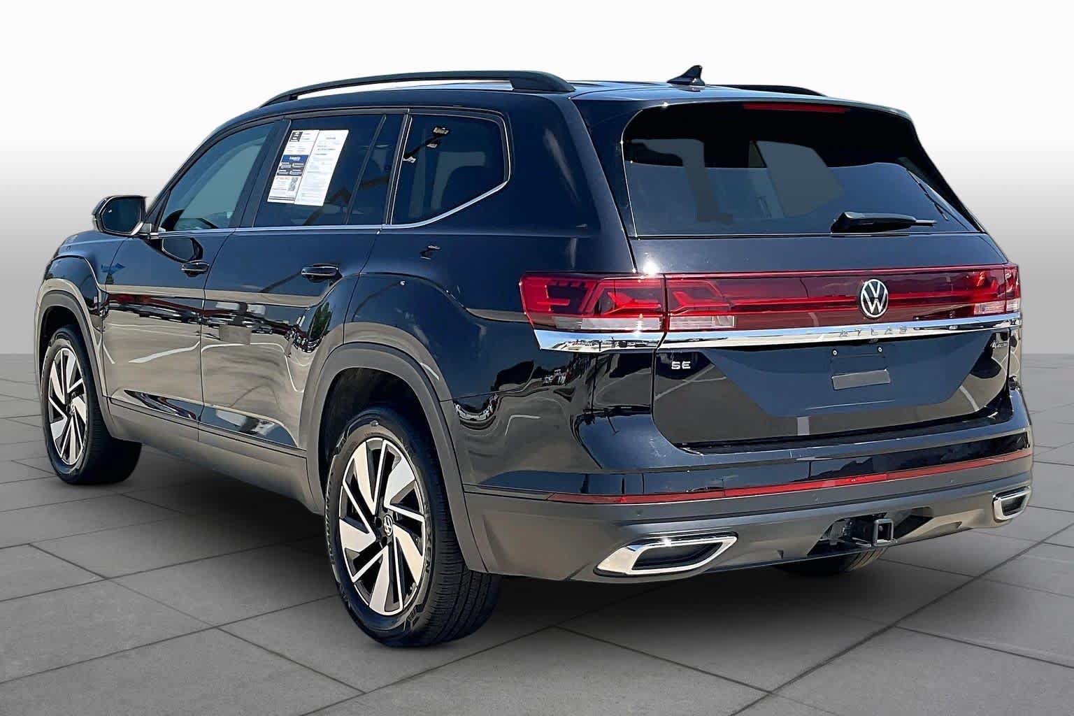 Used 2025 Volkswagen Atlas SE AWD/4WD image 12