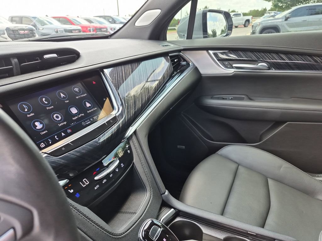 Used 2023 Cadillac XT6 Premium Luxury w/ Technology Package FWD image 24