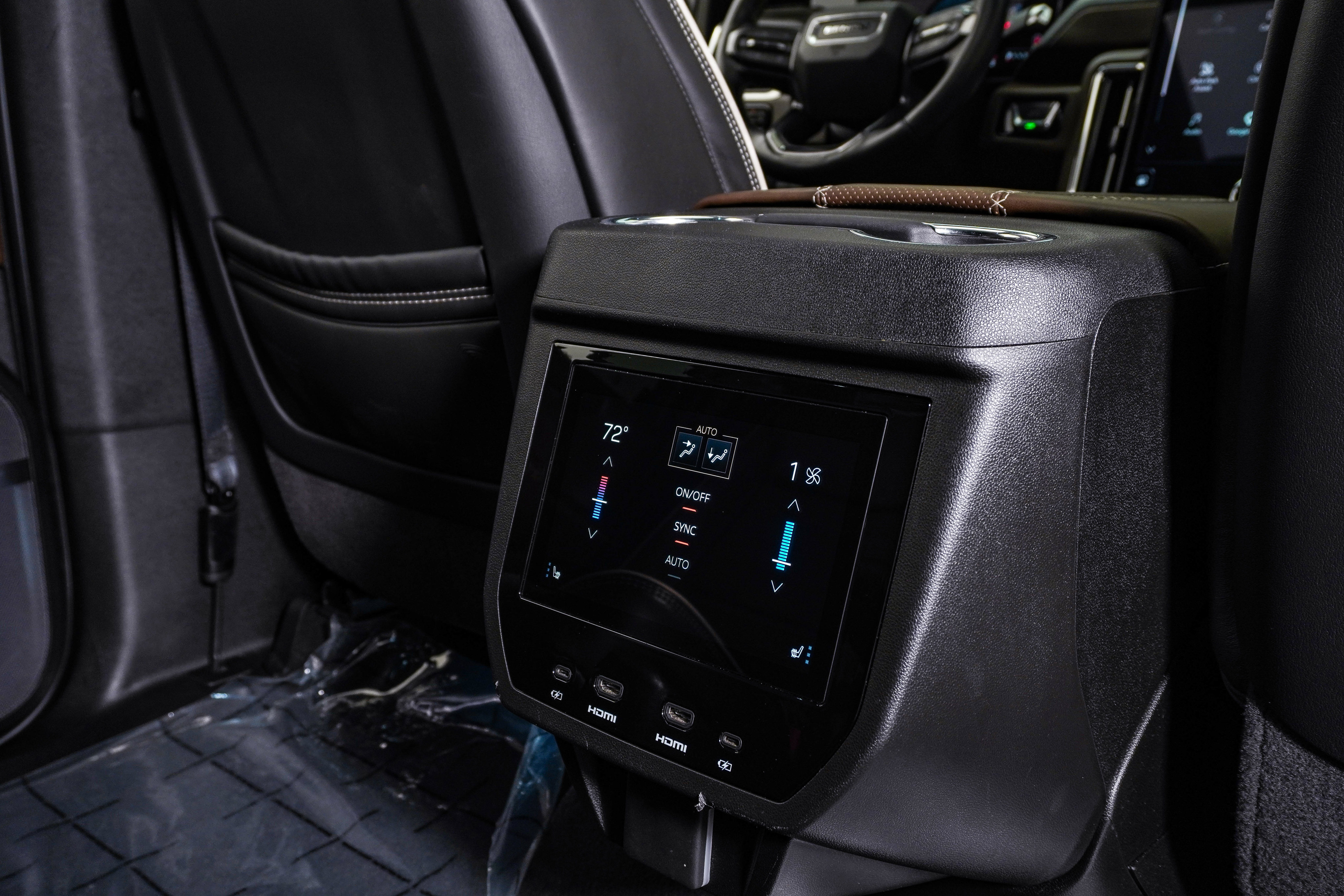 Used 2025 GMC Yukon XL Denali Ultimate w/ LPO, Floor Liner Package AWD/4WD image 19