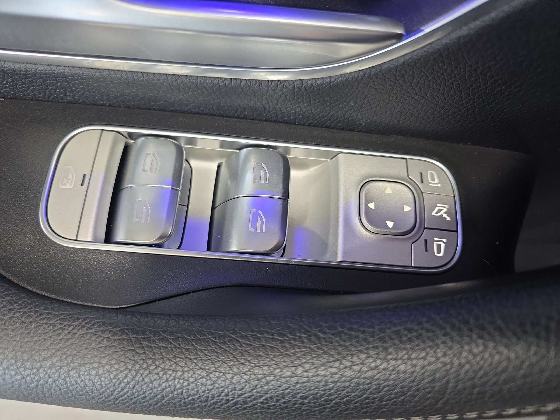 Used 2024 Mercedes-Benz GLS 450 4MATIC image 27