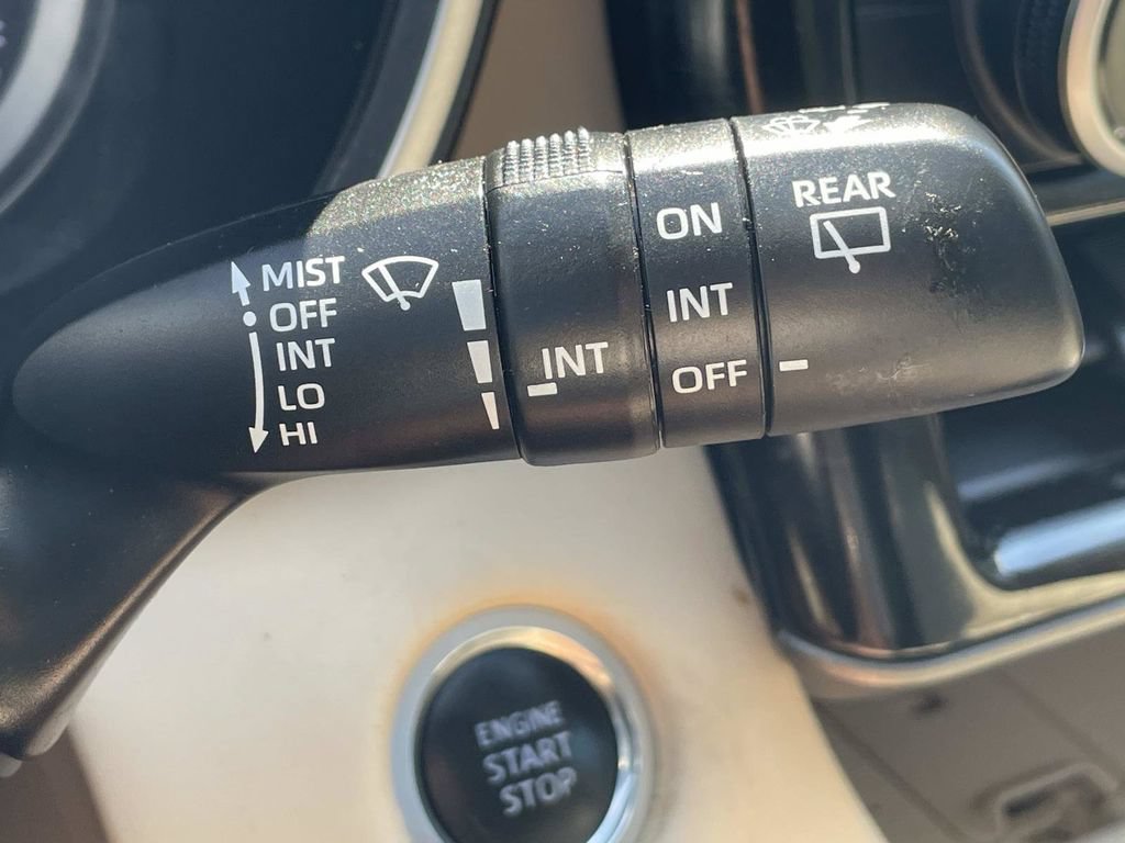 Used 2021 Toyota Highlander XLE FWD image 34