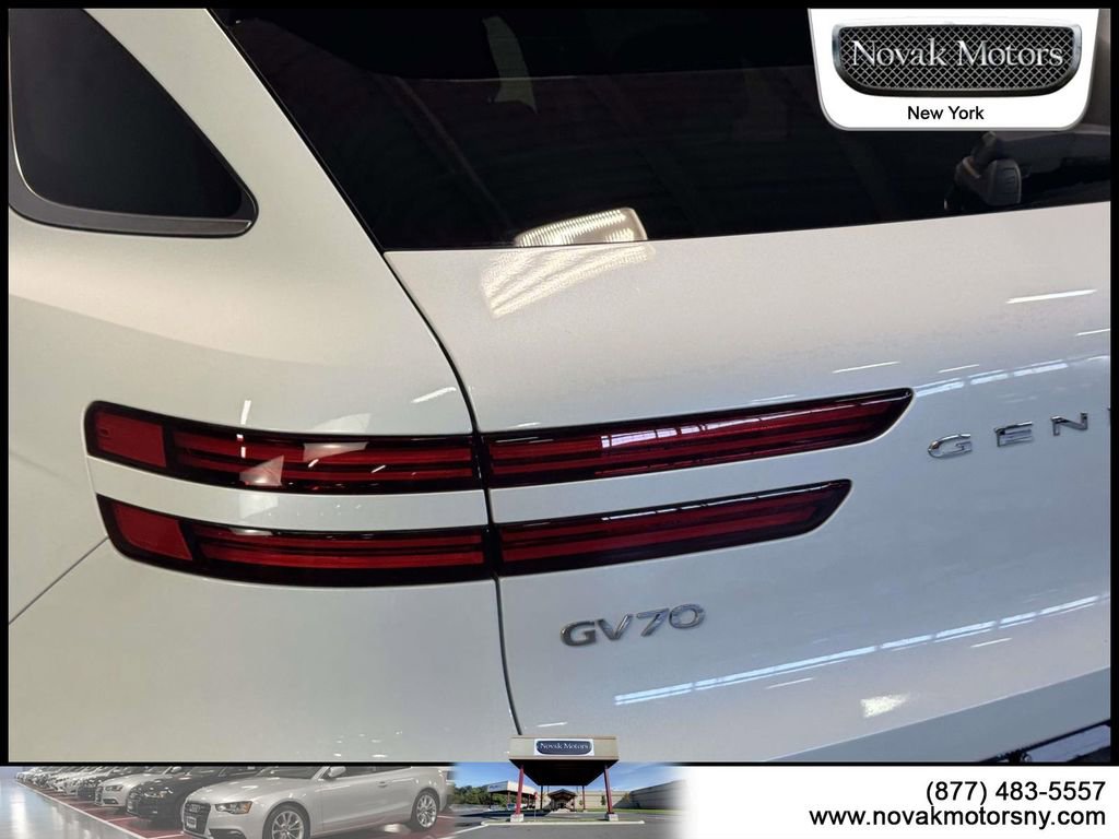 Used 2025 Genesis GV70 2.5T AWD/4WD image 9