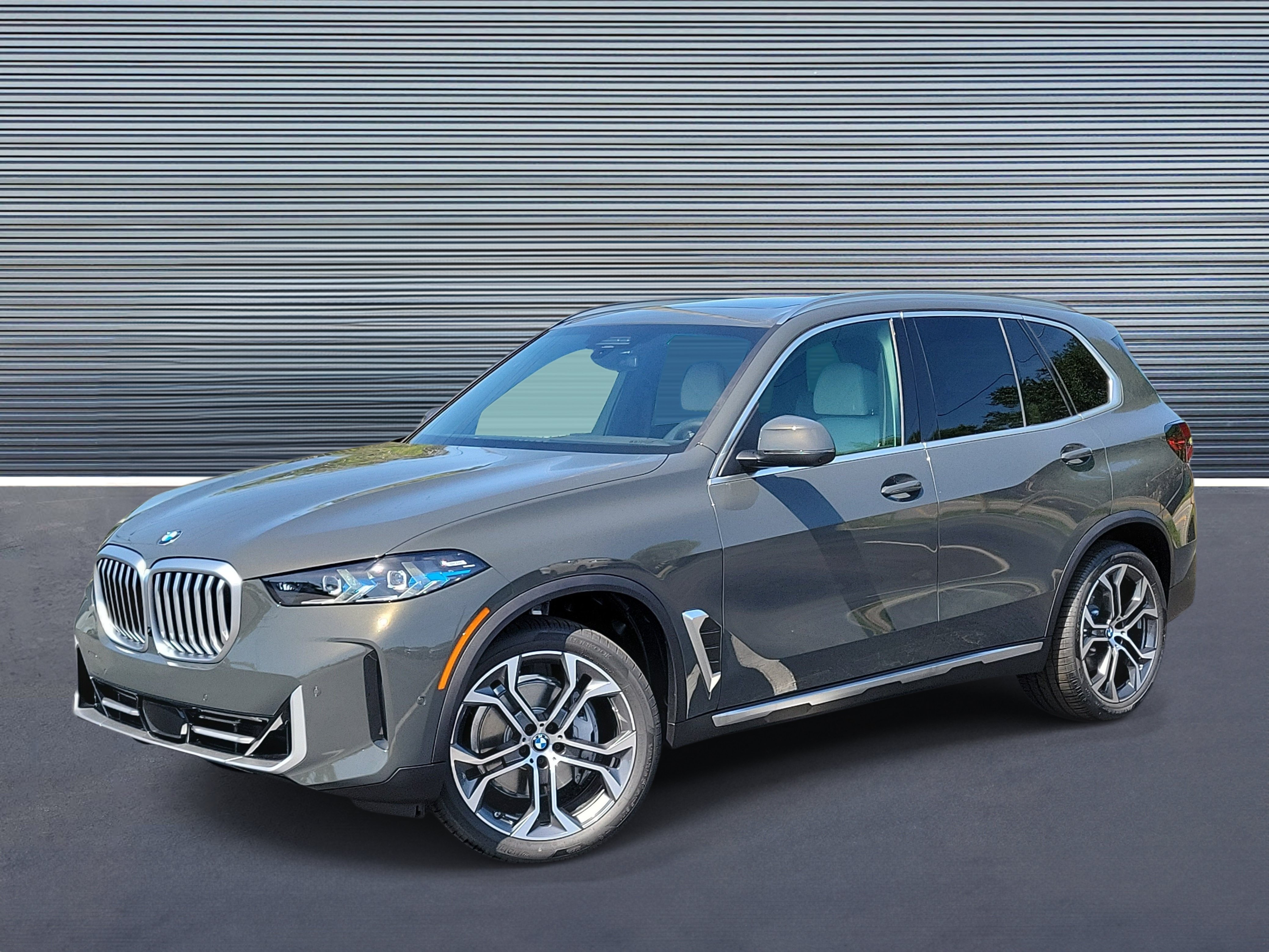 New 2026 BMW X5 xDrive40i w/ Executive Package